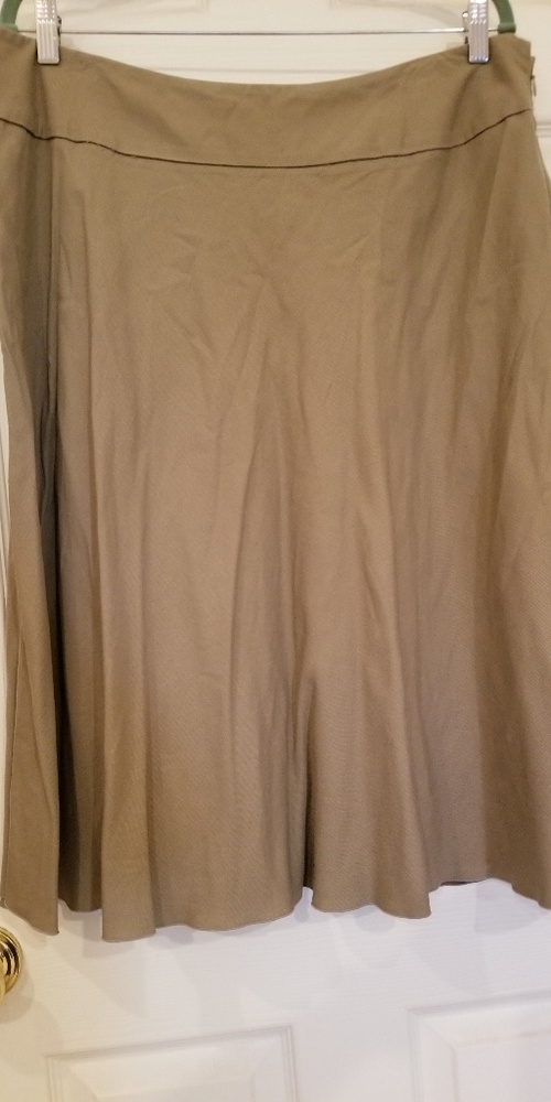 Coldwater Creek tan skirt. Zipper on side. Band wa